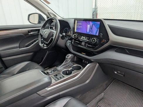 Used 2023 Toyota Highlander Limited image 31