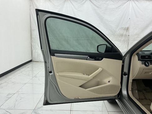 Used 2014 Volkswagen Passat 1.8T SE FWD image 18