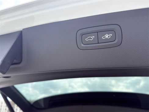 Used 2019 Volvo XC90 T8 Inscription w/ Luxury Package image 9