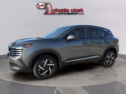 Used 2025 Nissan Kicks SV FWD image 1