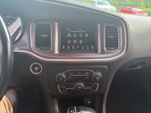Used 2019 Dodge Charger SXT RWD image 11