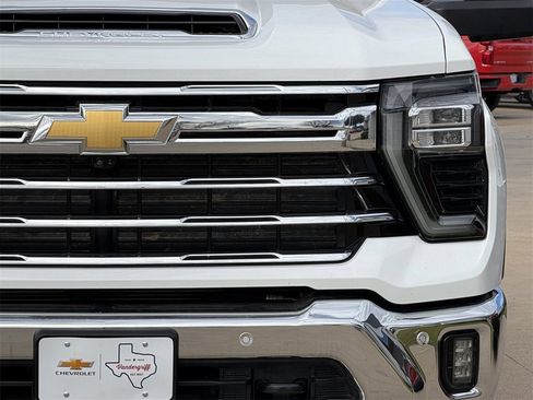 Certified 2024 Chevrolet Silverado 2500 LTZ w/ LTZ Convenience Package image 9