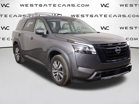 Used 2024 Nissan Pathfinder SL w/ Black Appearance Package FWD image 41