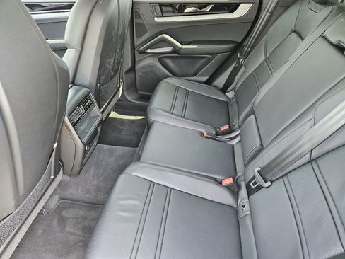 Certified 2025 Porsche Cayenne Coupe image 28