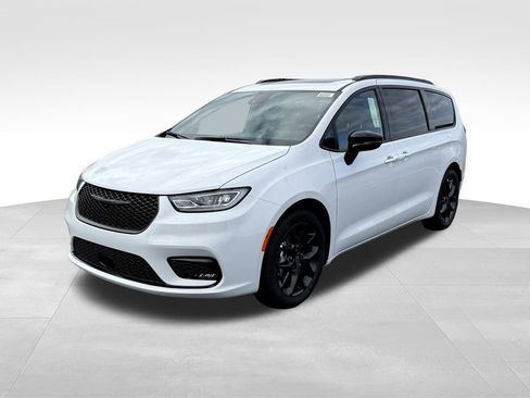 New 2026 Chrysler Pacifica Limited w/ S Appearance Package image 3