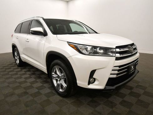 Used 2018 Toyota Highlander Limited w/ Carpet Mat Package (TMS) image 10