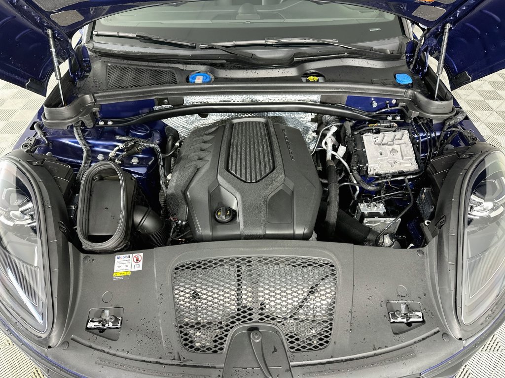 Used 2023 Porsche Macan AWD/4WD image 29