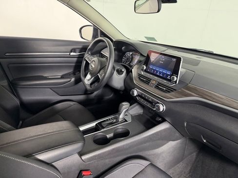 Used 2025 Nissan Altima 2.5 SV FWD image 32