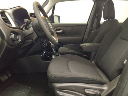 Used 2023 Jeep Renegade Latitude image 17