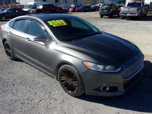 Used 2014 Ford Fusion SE w/ Equipment Group 202A image 2