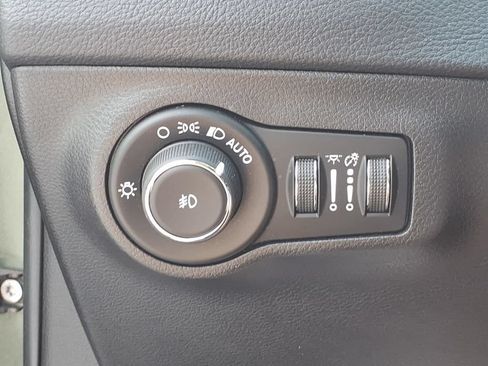 Used 2019 Jeep Compass Latitude w/ Cold Weather Group AWD/4WD image 16