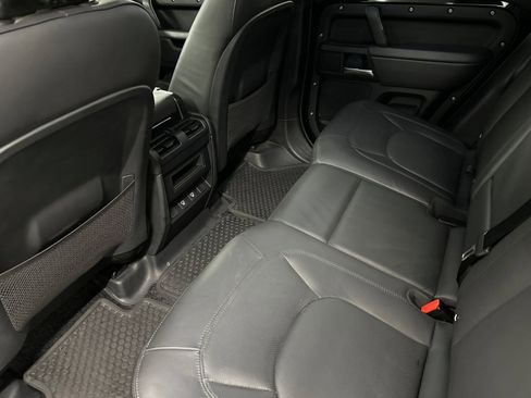 Used 2025 Land Rover Defender 110 S image 26