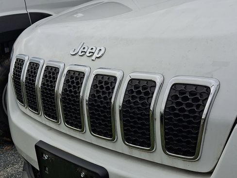 Used 2020 Jeep Cherokee Limited image 4