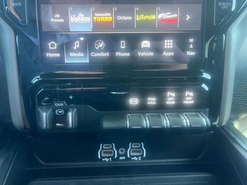 Used 2025 RAM 3500 Laramie w/ Sport Appearance Package AWD/4WD image 32