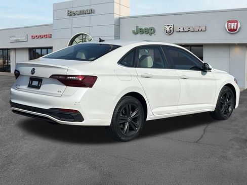 Used 2024 Volkswagen Jetta SE w/ Panoramic Sunroof Package FWD image 7