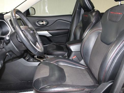 Used 2017 Jeep Cherokee Trailhawk w/ Comfort/Convenience Group image 19