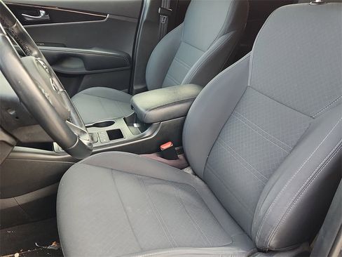 Used 2017 Kia Sorento LX w/ LX Convenience Package image 16