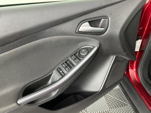 Used 2013 Ford Focus Titanium FWD image 33