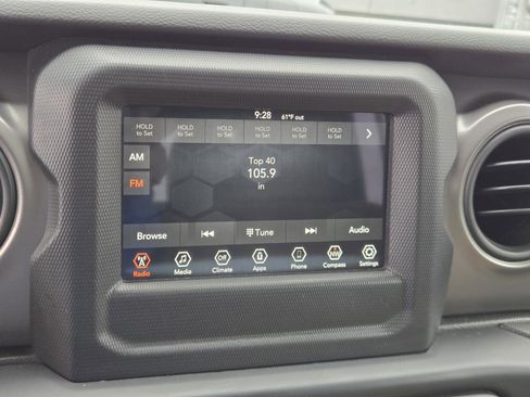 Certified 2022 Jeep Gladiator Sport image 9