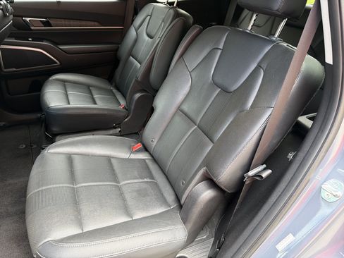 Used 2024 Kia Telluride EX w/ EX Captain's Chair Package AWD/4WD image 18