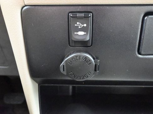 Used 2015 Toyota Sienna LE image 18