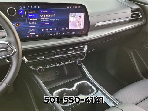 Used 2025 Chevrolet Traverse LT image 27