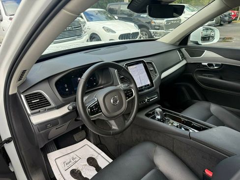 Used 2025 Volvo XC90 B5 Core image 3