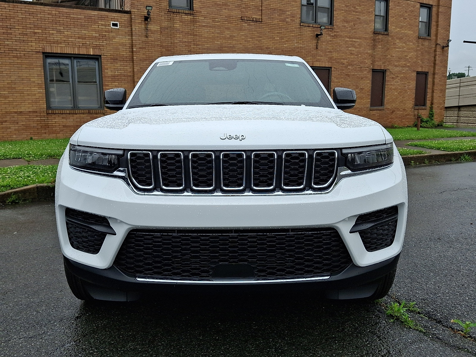 New 2026 Jeep Grand Cherokee Laredo AWD/4WD image 2