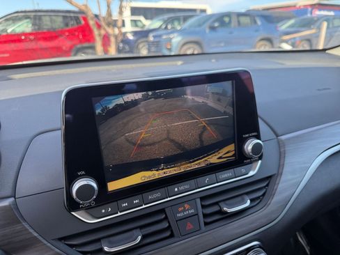 Used 2025 Nissan Altima 2.5 SV image 24