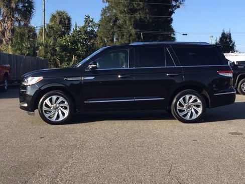 Used 2024 Lincoln Navigator Reserve image 8