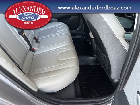 Used 2025 Hyundai Elantra Limited image 18