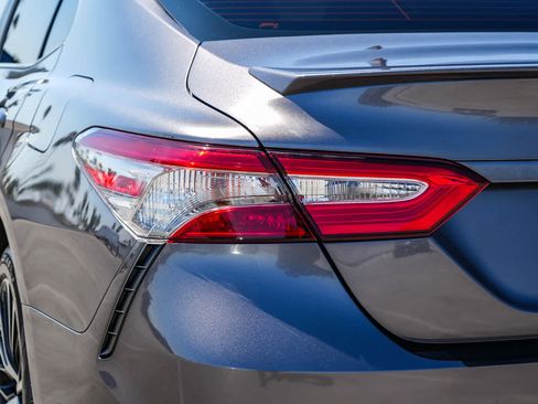 Certified 2019 Toyota Camry SE w/ Convenience Package FWD image 10