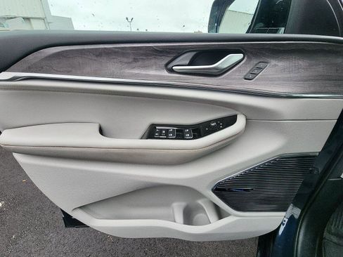 Used 2022 Jeep Grand Cherokee Overland image 18