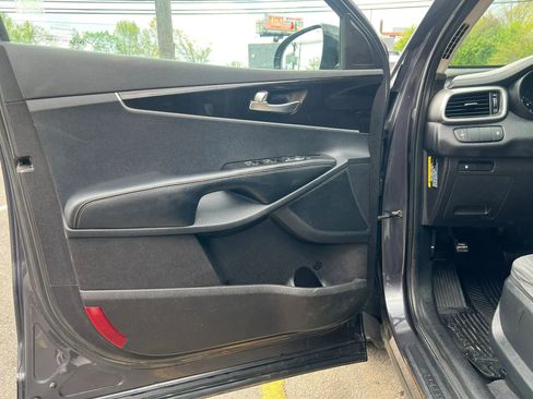 Used 2016 Kia Sorento FWD image 12