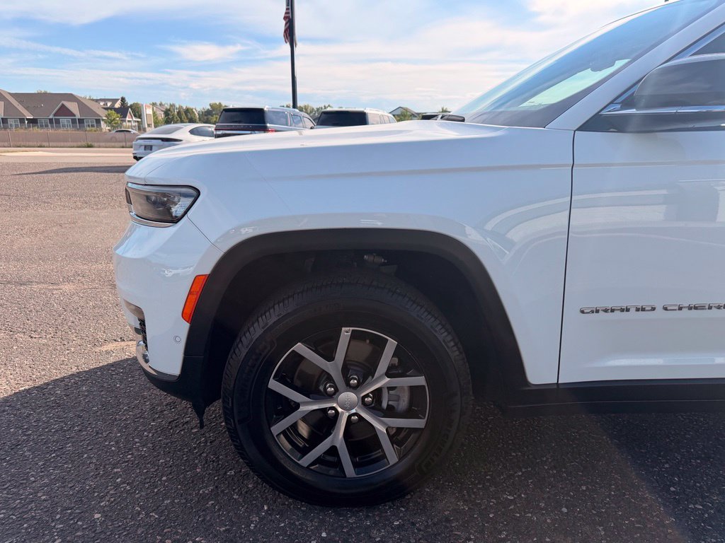 Used 2023 Jeep Grand Cherokee L Limited w/ Luxury Tech Group II AWD/4WD image 10