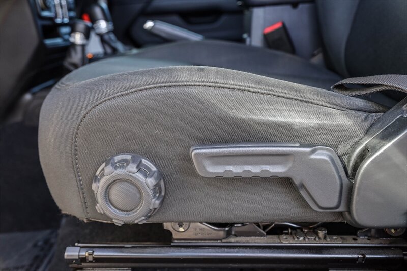 Used 2018 Jeep Wrangler Unlimited Sahara AWD/4WD image 28