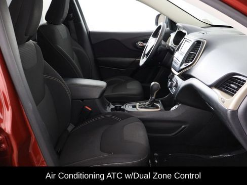 Used 2015 Jeep Cherokee Latitude w/ Comfort/Convenience Group FWD image 11