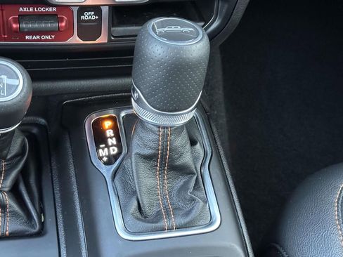 Used 2023 Jeep Gladiator Mojave w/ Cold Weather Group image 22