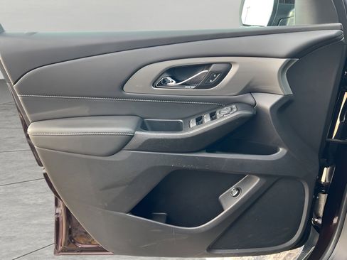 Used 2023 Chevrolet Traverse LT image 25