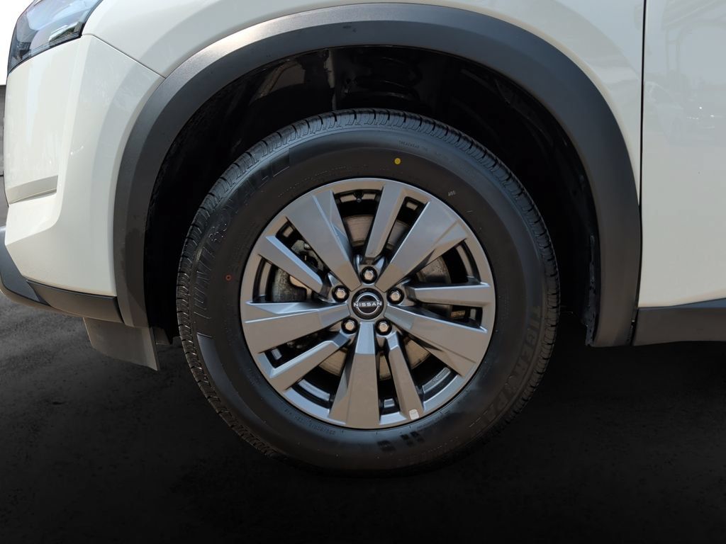 Used 2025 Nissan Pathfinder SV AWD/4WD image 9