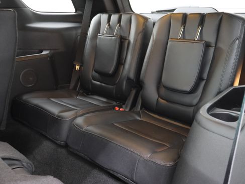 Used 2017 Ford Explorer XLT w/ Equipment Group 202A AWD/4WD image 10