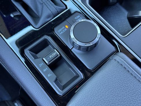 Used 2025 Toyota Tundra Limited image 31