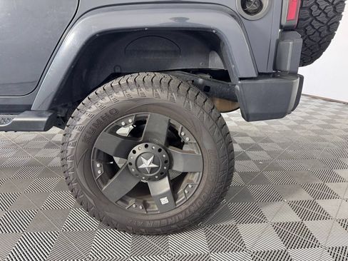 Used 2016 Jeep Wrangler Unlimited Sahara AWD/4WD image 13