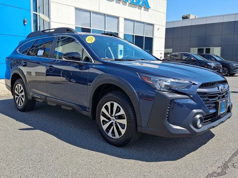 Used 2024 Subaru Outback Premium AWD/4WD image 3