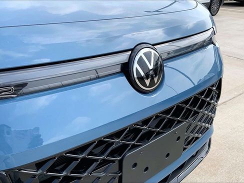 Certified 2025 Volkswagen Tiguan SE R-Line AWD/4WD image 26