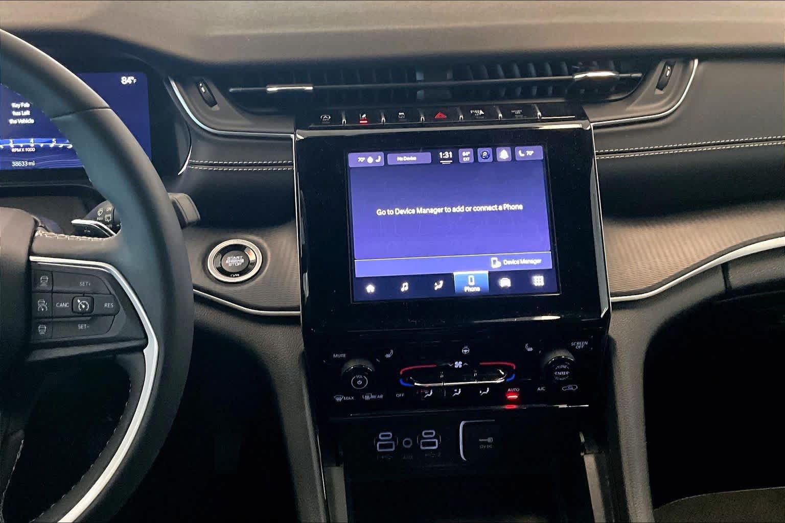 Used 2023 Jeep Grand Cherokee Altitude RWD image 6