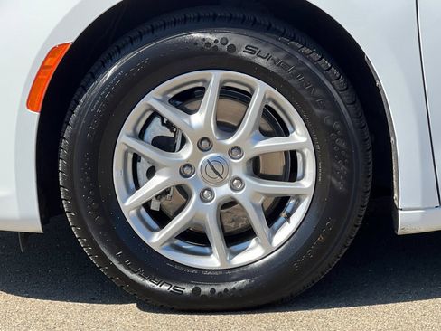 Used 2024 Chrysler Pacifica Touring-L FWD image 41