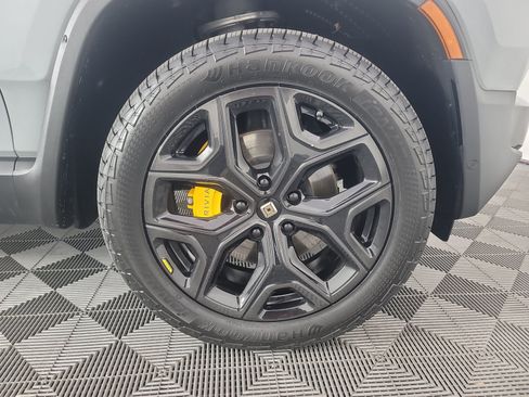 Used 2022 Rivian R1S Launch Edition AWD/4WD image 11