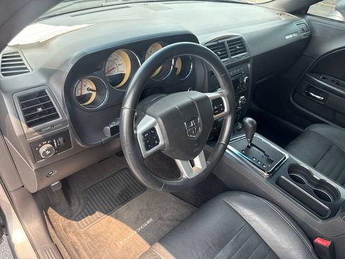 Used 2011 Dodge Challenger RWD image 12