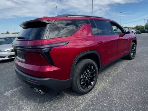 Used 2024 Chevrolet Traverse LT w/ Midnight/Sport Edition FWD image 9